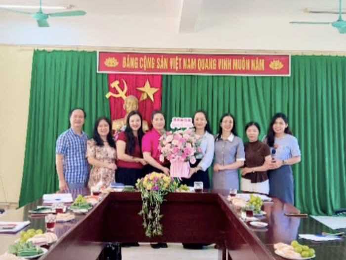 PGS.TS. Nguyễn Thị Thục - Phó Hiệu trưởng Trường Đại học Hồng Đức thăm và làm việc với Khoa Tâm lý – Giáo dục